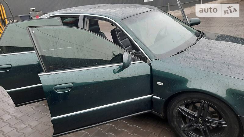 Седан Audi A8 2000 в Черновцах