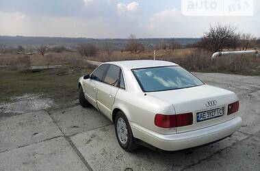 Седан Audi A8 1996 в Днепре