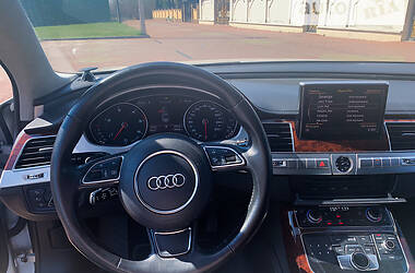 Седан Audi A8 2011 в Ужгороді