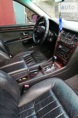 Седан Audi A8 1995 в Рівному