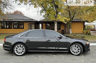 Седан Audi A8 2014 в Владимир-Волынском