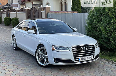 Седан Audi A8 2014 в Ужгороді