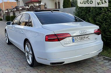 Седан Audi A8 2014 в Ужгороді