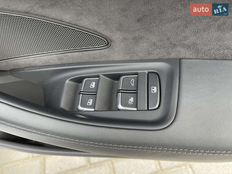 Седан Audi A8 2016 в Києві