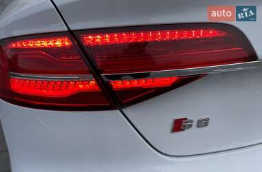 Седан Audi A8 2016 в Киеве