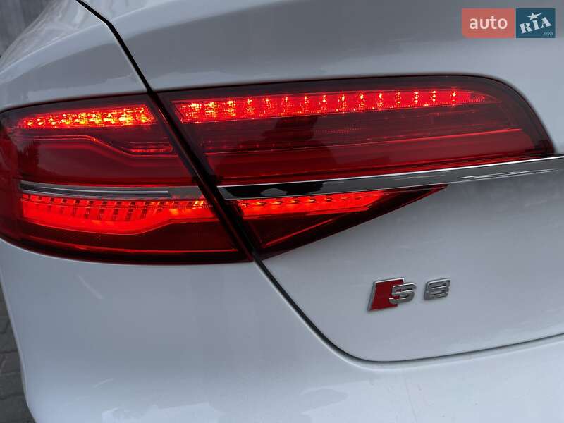 Седан Audi A8 2016 в Києві