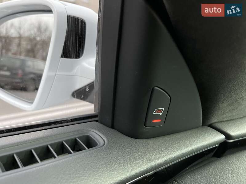 Седан Audi A8 2016 в Києві
