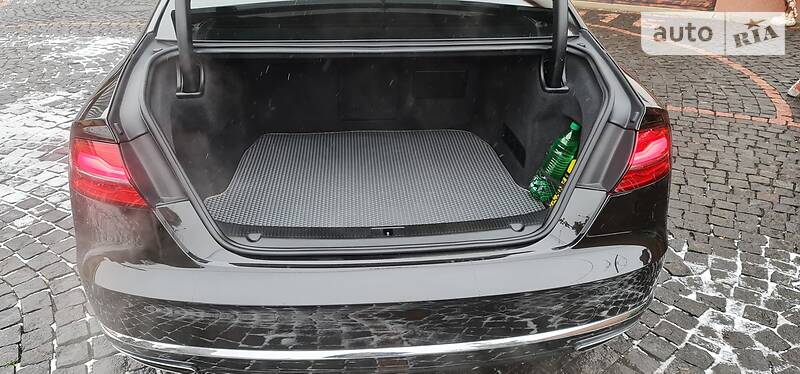 Седан Audi A8 2017 в Тячеве