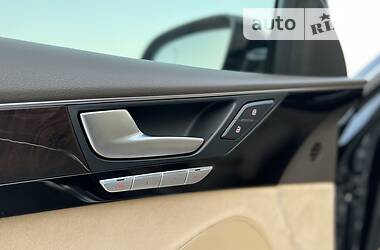 Седан Audi A8 2012 в 