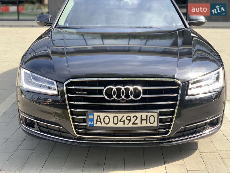 Седан Audi A8 2015 в Ужгороде