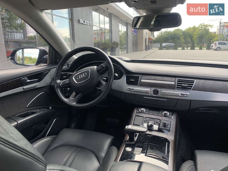Седан Audi A8 2015 в Ужгороде