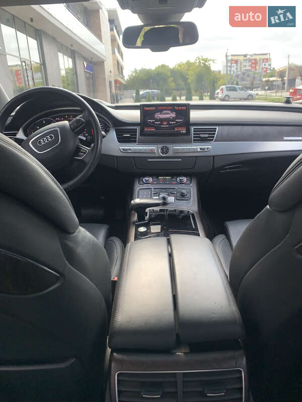 Седан Audi A8 2015 в Ужгороде