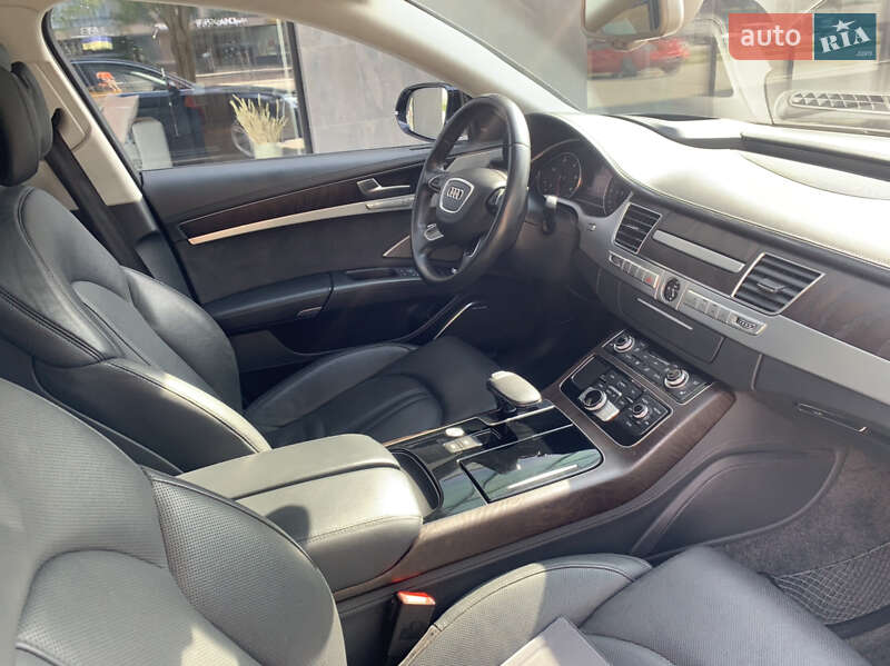 Седан Audi A8 2015 в Ужгороде