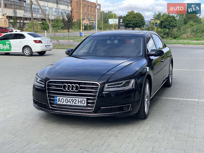 Седан Audi A8 2015 в Ужгороде