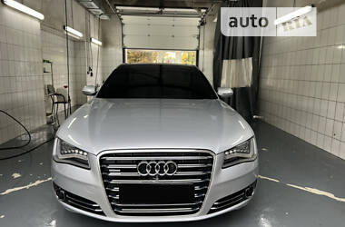 Седан Audi A8 2011 в Ужгороді