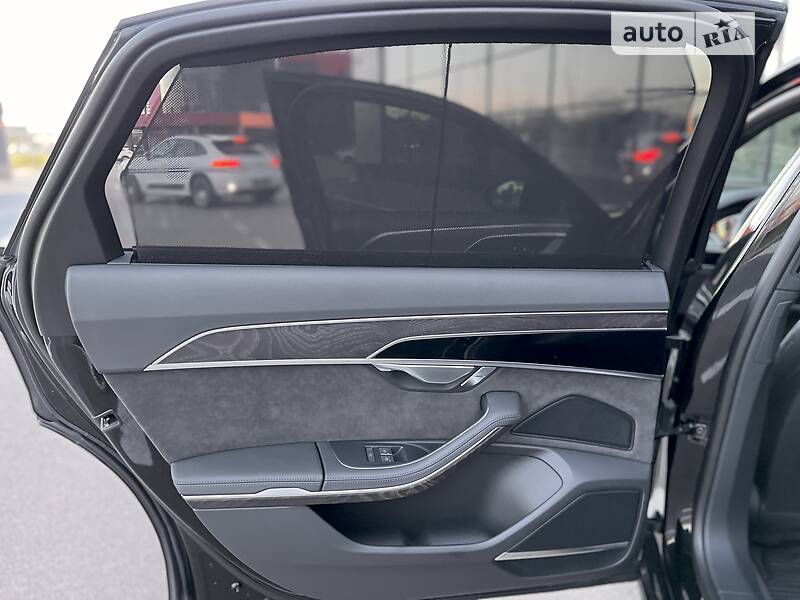 Седан Audi A8 2021 в Киеве