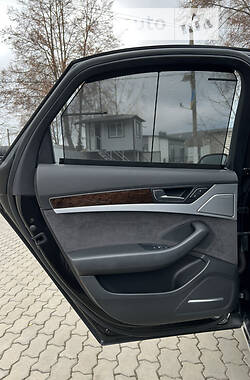 Седан Audi A8 2011 в 