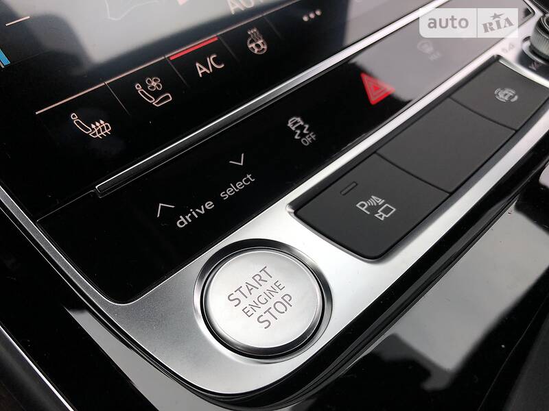 Седан Audi A8 2018 в Києві