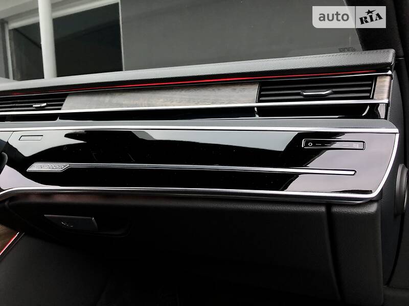 Седан Audi A8 2018 в Києві