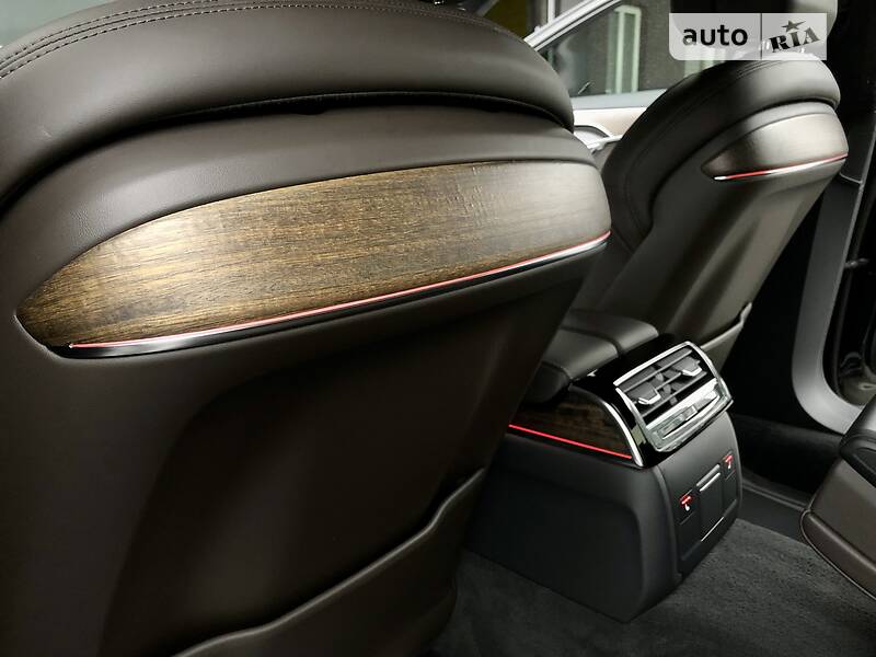 Седан Audi A8 2018 в Києві