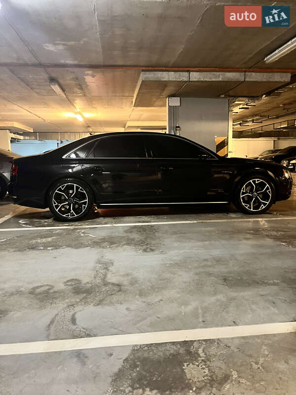 Седан Audi A8 2012 в Києві