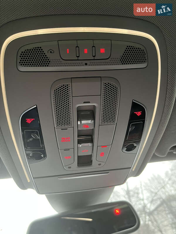 Седан Audi A8 2012 в Києві