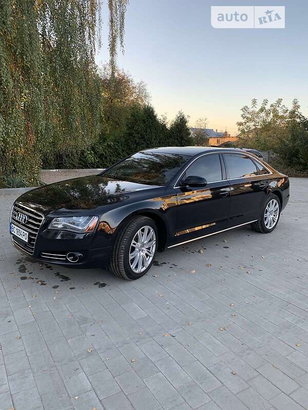 Седан Audi A8 2014 в Львові