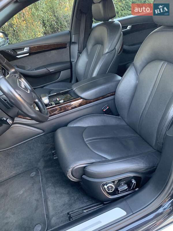Седан Audi A8 2014 в Львове