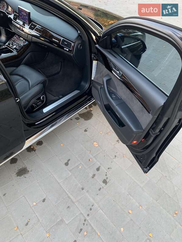 Седан Audi A8 2014 в Львове