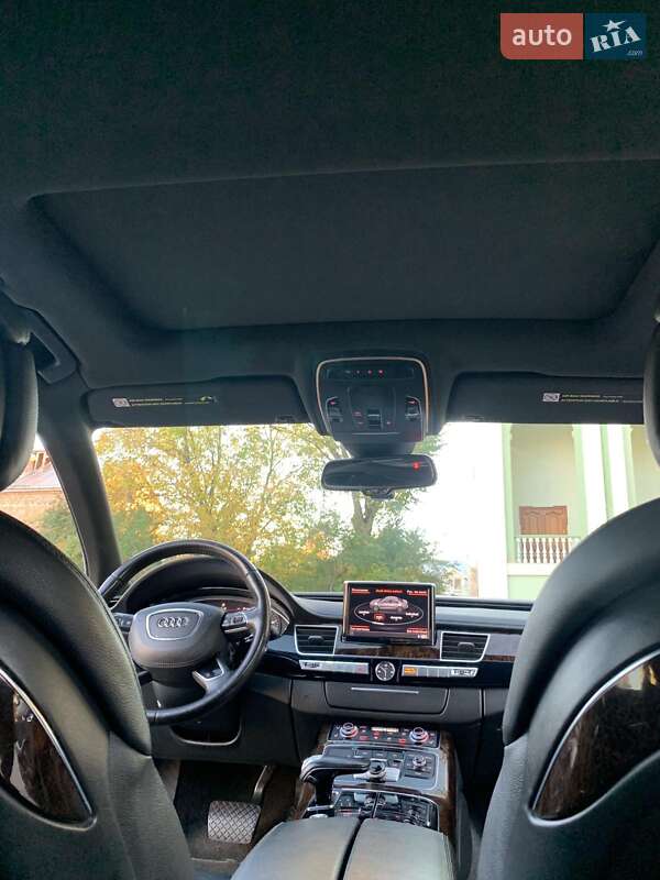 Седан Audi A8 2014 в Львове