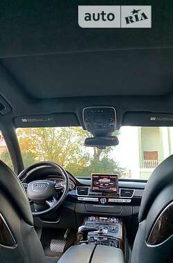 Седан Audi A8 2014 в Львові