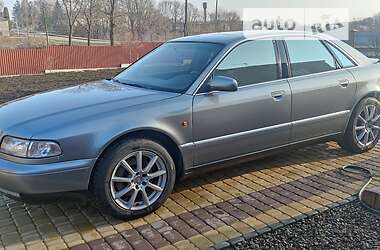 Седан Audi A8 1998 в Чорткові