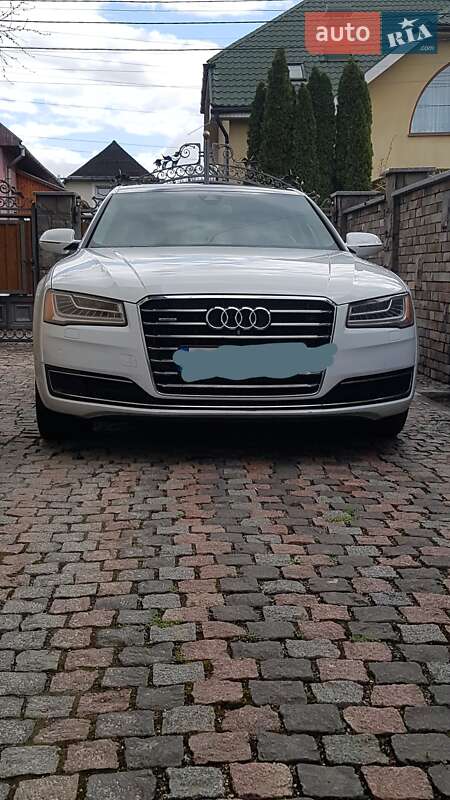 Седан Audi A8 2014 в Ужгороді