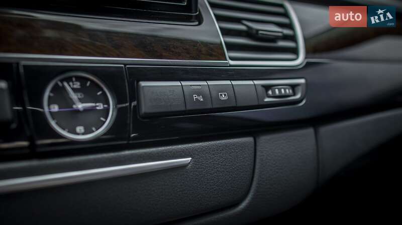 Седан Audi A8 2011 в Черновцах