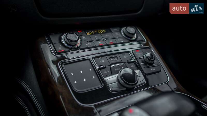 Седан Audi A8 2011 в Черновцах
