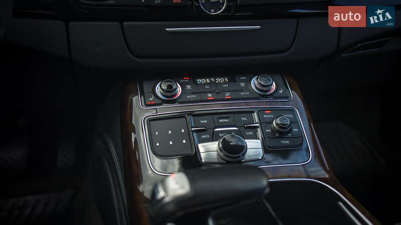 Седан Audi A8 2011 в Черновцах