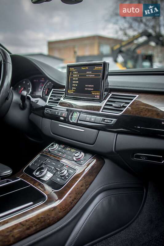 Седан Audi A8 2011 в Черновцах