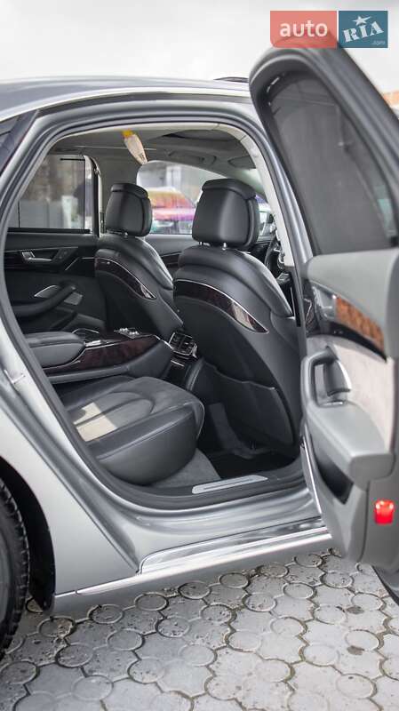 Седан Audi A8 2011 в Черновцах