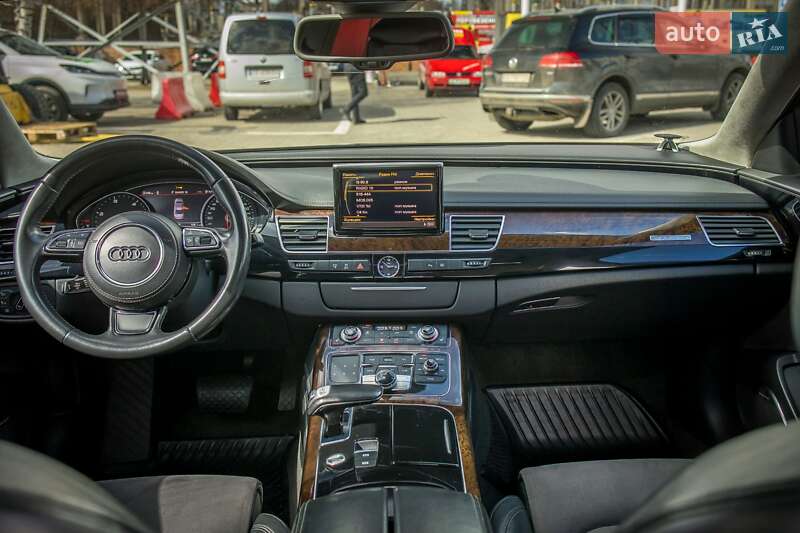 Седан Audi A8 2011 в Черновцах