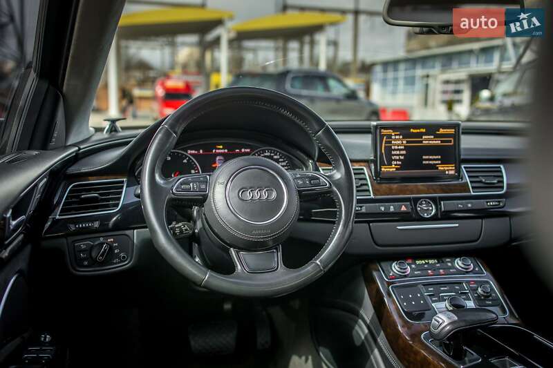 Седан Audi A8 2011 в Черновцах
