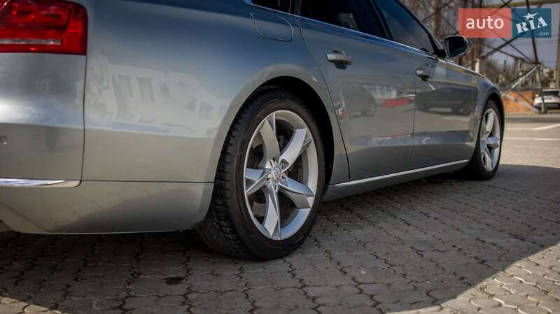Седан Audi A8 2011 в Черновцах