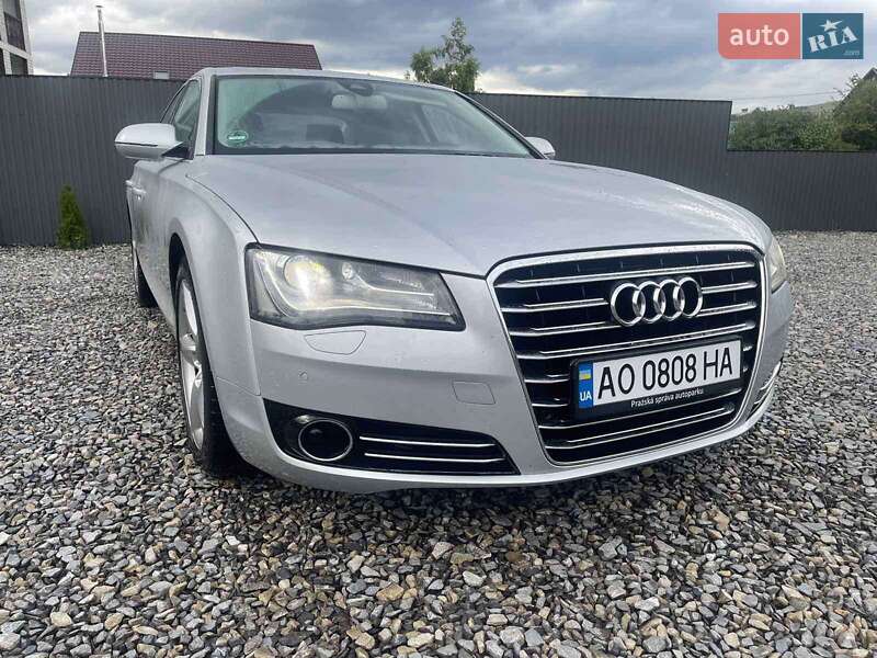 Седан Audi A8 2010 в Рахові