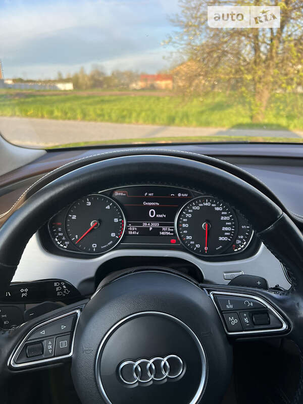 Седан Audi A8 2015 в Львове
