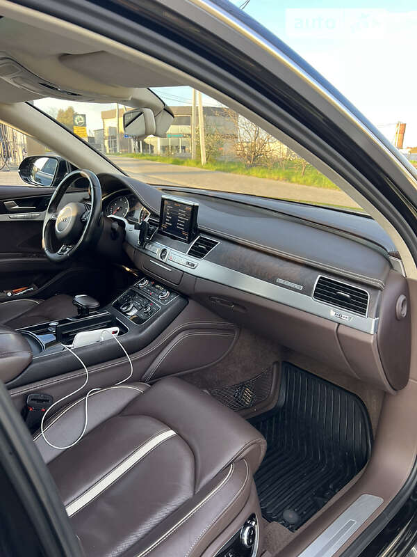 Седан Audi A8 2015 в Львове