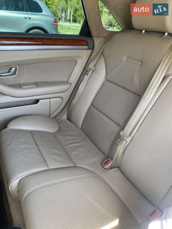 Седан Audi A8 2004 в Кривом Роге