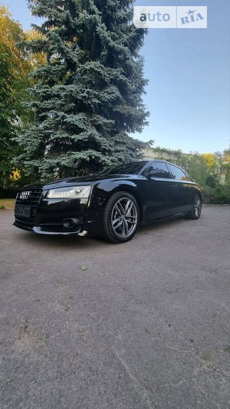 Седан Audi A8 2016 в 