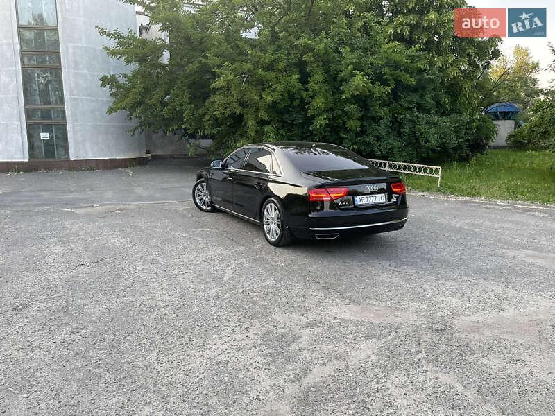 Седан Audi A8 2012 в Днепре