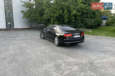 Седан Audi A8 2012 в Днепре