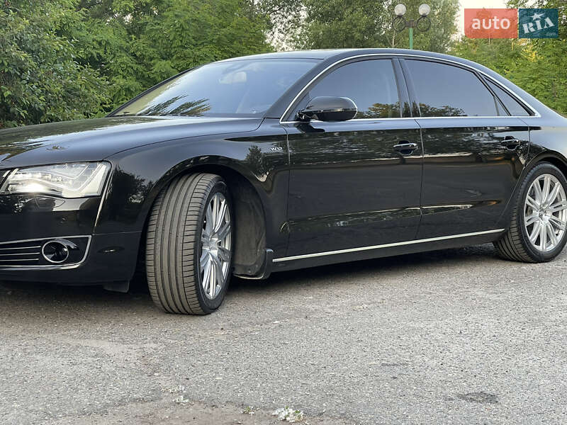 Седан Audi A8 2012 в Днепре