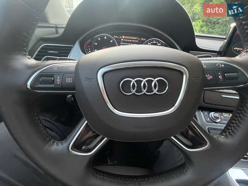Седан Audi A8 2012 в Днепре